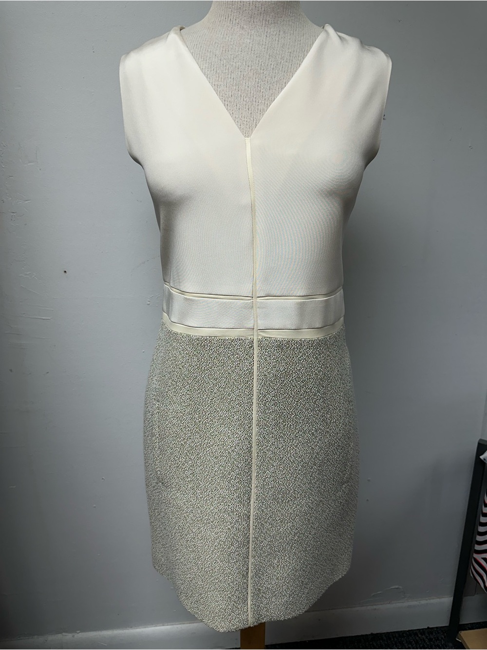 J. Mendel Ivory Two-Tone V-Neck Sheath Dress
